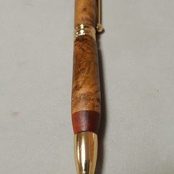 木製ボールペン　楢瘤/レッドハート　ノック式　パワー　松脂蜜蝋仕上げ 1枚目の画像