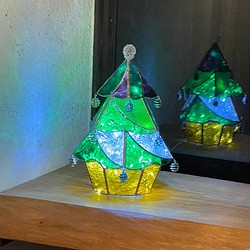 クリスマスツリー ステンドグラスのランプ 照明 ライト ランプ Wave G Glass Studio 通販 Creema クリーマ ハンドメイド 手作り クラフト作品の販売サイト
