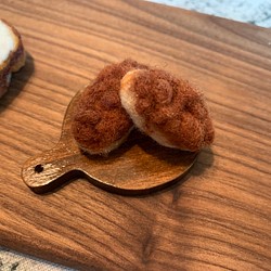羊毛氈 - 流口水肉鬆麵包（別針） 第1張的照片