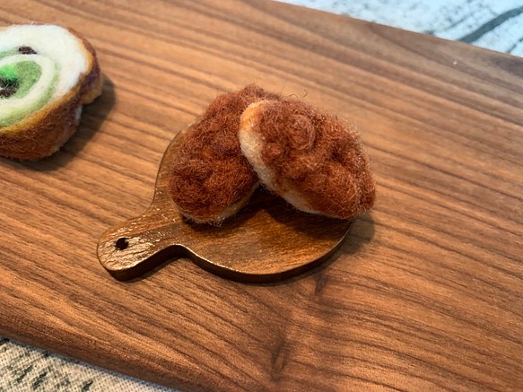羊毛氈 - 流口水肉鬆麵包（別針） 第1張的照片