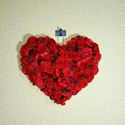 バレンタインのリース　カンナ屑ローズ/大切な誰かに贈るために 1枚目の画像