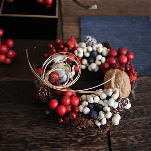✳︎紅白正月飾り✳︎赤と白の木の実のリース◎12センチ フラワー 