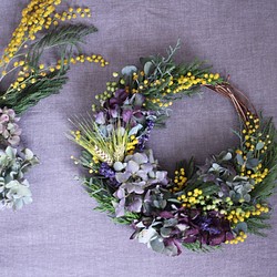 ミモザと秋色紫陽花の三日月リース✳︎ハーブリース 1枚目の画像