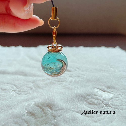 浄化の水晶オルゴナイト お月様がはいったころんと可愛いストラップ その他雑貨 Atelier Natura 通販 Creema クリーマ ハンドメイド 手作り クラフト作品の販売サイト