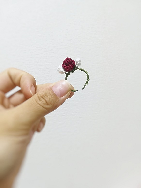 【クーポンあり】真紅の薔薇モチーフのワイヤーリング 薔薇 指輪 リング ワイヤー 植物 バラ かすみ草 1枚目の画像