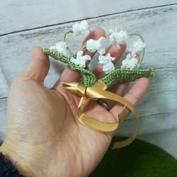 すずらんの花束 リボン 2way モチーフ レース糸 編み物 ネックレス ストラップ お花 鈴蘭 1枚目の画像