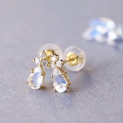 K18 藍色月光石和鑽石柱式耳環 ~Ello Lilas~ 六月生日石 第1張的照片