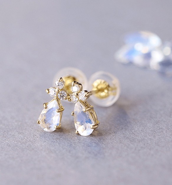 K18 藍色月光石和鑽石柱式耳環 ~Ello Lilas~ 六月生日石 第1張的照片