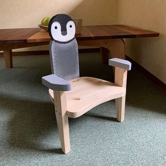 幼児チェア　皇帝ペンギンのひなB 木製子供椅子　キッズチェア　両ひじ掛け 1枚目の画像