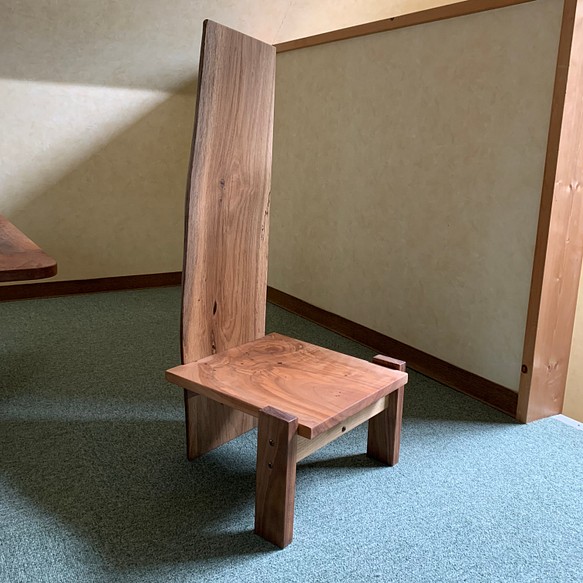 「Creema限定」森の木椅子(koisu)組立キットの完成品　無垢椅子　子供椅子　ローチェア　ハイバックチェア 1枚目の画像