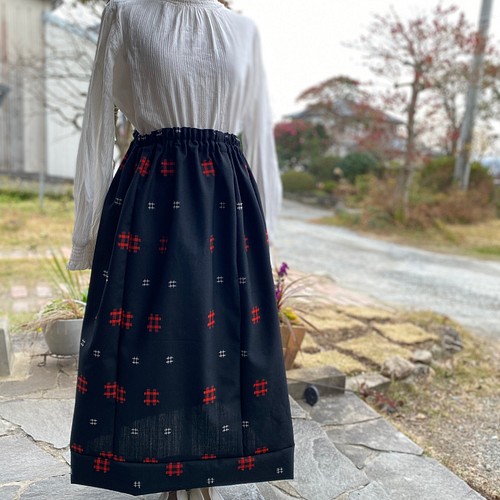 可愛い久留米絣のギャザースカート 1点もの 古布 藍色に赤と白の井形 