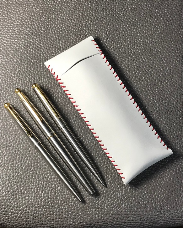本革３本挿しペンケース [手縫い]ベースボールステッチ：白 1枚目の画像