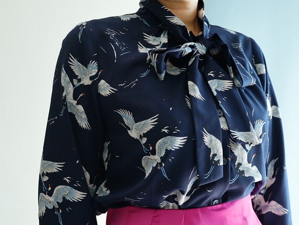 蝴蝶結領襯衫 - 和服別緻的鶴印花 一件就可以決定！追求整潔時尚的新生活！ 第1張的照片
