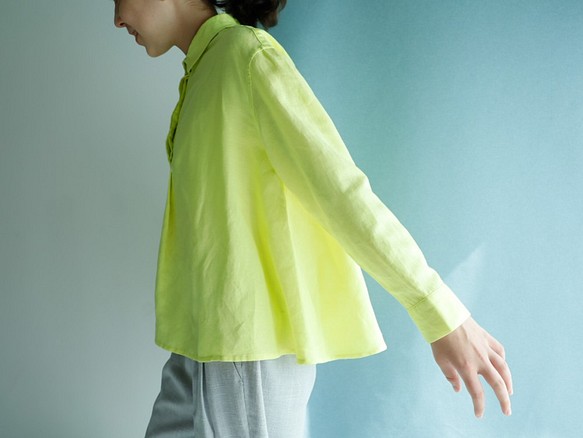 Front Tuck Shirt Yellow Soft Linen 寬鬆的廓形看起來很整潔 第1張的照片