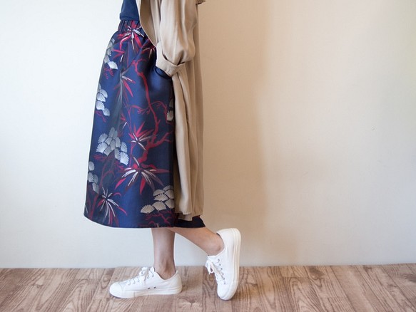KABUKI Skirt -with KIMONO inspired woven fabric 第1張的照片