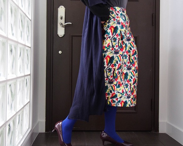 「再販』きまぐれコレクション　-クレイジーなプリントのスカート　ちょっとデザイン違いのセミタイト 1枚目の画像