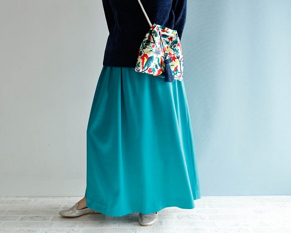 ◆出售◆緞子不對稱褶裙半身長喇叭口充分利用了綠色懸垂之美 第1張的照片