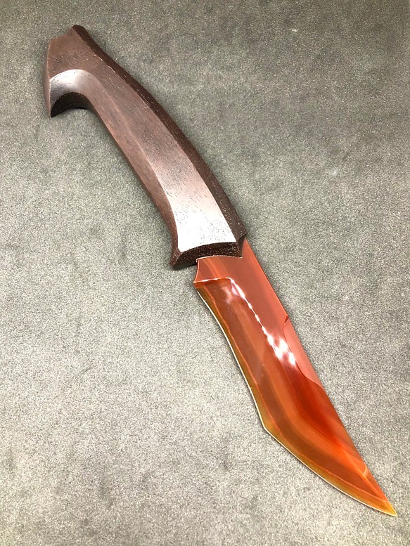 赤瑪瑙のナイフ形オブジェ 1枚目の画像