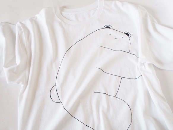 まるまるとした白熊のオーバーサイズTシャツ 1枚目の画像
