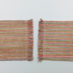 手織り布で作ったふさふさコースター 2枚組(H-ＣＯ-21) 1枚目の画像