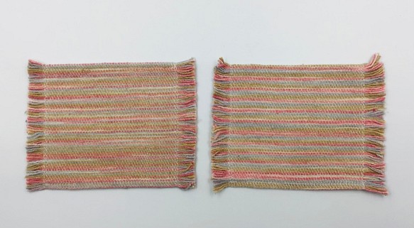 手織り布で作ったふさふさコースター 2枚組(H-ＣＯ-21) 1枚目の画像