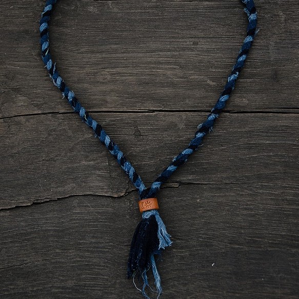 阿美咔嘰 | 純手作編織藍染編繩項鏈含皮釦 藍色複古佛繫手作項墜「NAMSAN INDIGO」草木染 第1張的照片