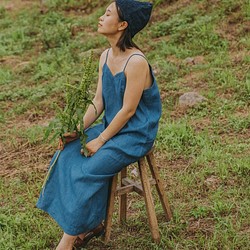 靛藍色 | 4色100%亞麻簡約內搭V領吊帶洋裝 天然植物染極簡連身裙 Namsan Indigo草木染 第1張的照片