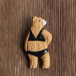 木雕木胸針比基尼熊 第1張的照片