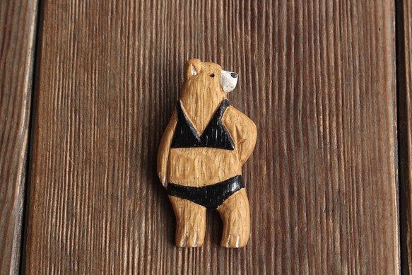 木雕木胸針比基尼熊 第1張的照片