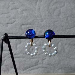 ガラスナギットと淡水パールのイヤリング 1枚目の画像