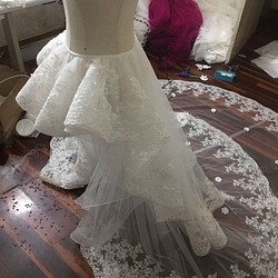 高品質！      3D立体レース刺繍   ホワイト  柔らかく重ねたチュールスカート    トレーンのみ  /結婚式/ 1枚目の画像