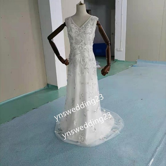 高品質！ ウエディングドレス 3D立体レース刺繍 パール 深Vネックウェディングドレス