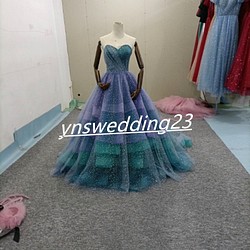 レインボードレス  素敵なカラードレス  キラキラチュール ベアトップ 結婚式　ハートカット 1枚目の画像