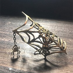 蜘蛛と蝶　真鍮ストールリング 1枚目の画像