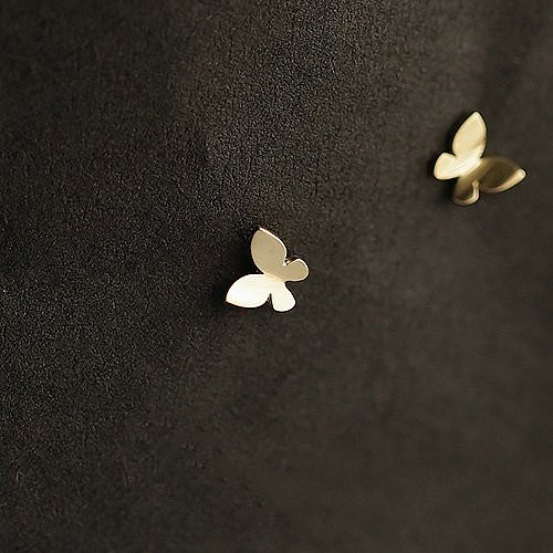 K14金ミニシャイニーバタフライピアス Cute Mini Butterfly Stud Earrings 1枚目の画像