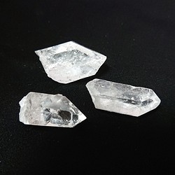 水晶 ポイント 3個 25g 1枚目の画像