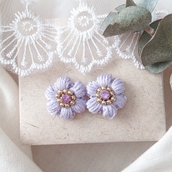 刺繍糸で編んだころんとふっくらしたお花❁アメジスト クリスタル イヤリング ピアス 1枚目の画像