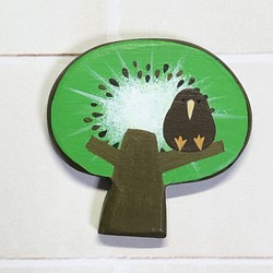 キウイの木にキーウィ  ブローチ/マグネット 1枚目の画像