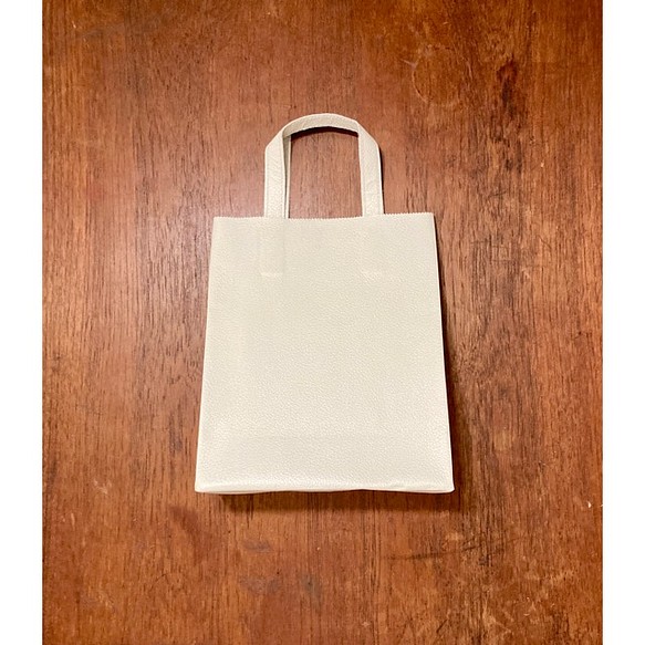 (受注製作) 豚革 ライトグレー 紙袋型 ショッピングバッグ トートバッグ 1枚目の画像