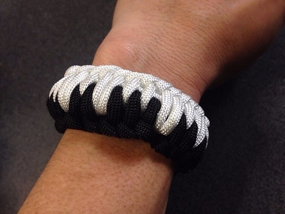 Genoese Piano Bar Paracord Bracelet パラコードブレスレット ブレスレット バングル J King 通販 Creema クリーマ ハンドメイド 手作り クラフト作品の販売サイト