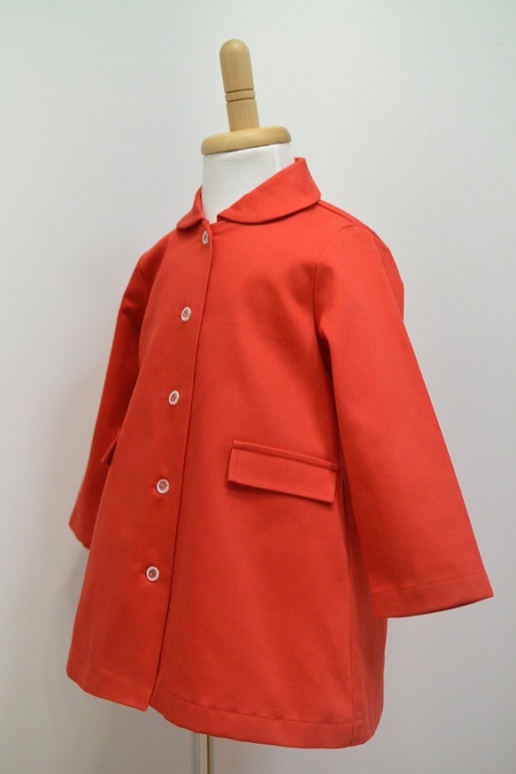 丸襟がかわいい真っ赤なスプリングコート（ベビー 90〜95） 1枚目の画像