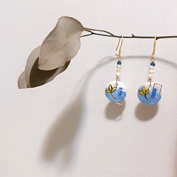 【花森小飾 貝殼彩繪客製化飾品】夏季款 海藍光 貝殼彩繪垂吊耳環 第1張的照片