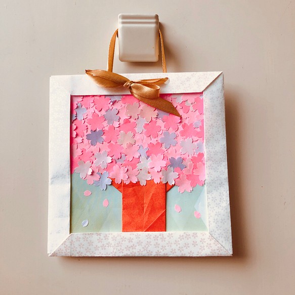 桜の木 壁面飾り 折り紙リース フォトフレーム 写真立て Charme H 通販 Creema クリーマ ハンドメイド 手作り クラフト作品の販売サイト