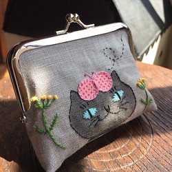 猫さんがま口 青緑おめめのくろねこ ねこ刺繍 がま口 財布 カード入れ 刺繍がま口 1枚目の画像