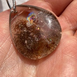 4月誕生石　虹入りガーデンクォーツ　水晶　ペンダントトップ　ペンダントヘッド　庭園水晶 1枚目の画像