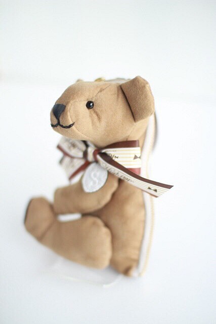 首字母和緞帶可以選擇♪Hokobori熊鑰匙包袋魅力米色 第1張的照片