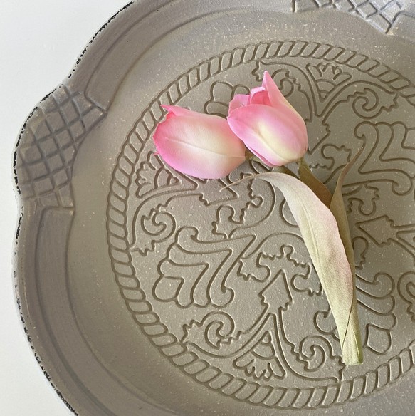 チューリップ 布花のコサージュ 1枚目の画像