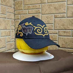 リメイク帽子　デニムキャップ　刺繍　（藍色） 1枚目の画像