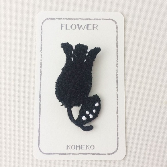 お花(黒)　刺繍ブローチ 1枚目の画像