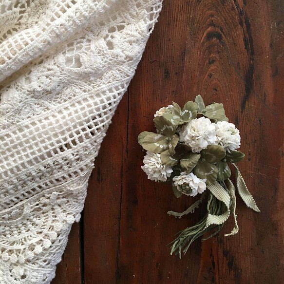 布花コサージュ　白詰草とクローバー 1枚目の画像